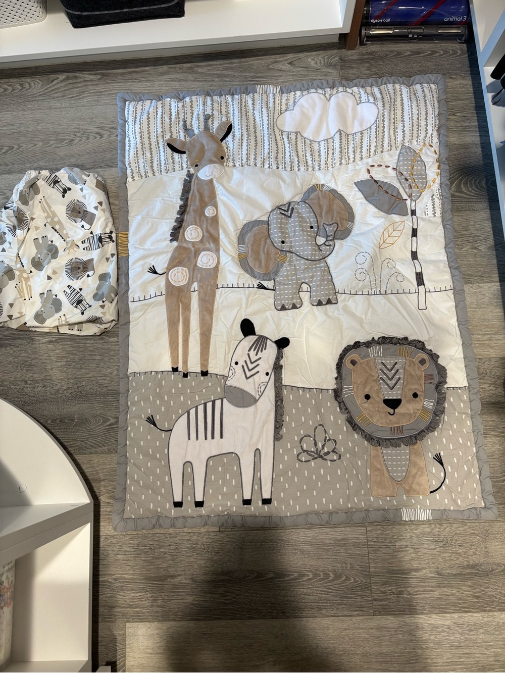 Crib set
